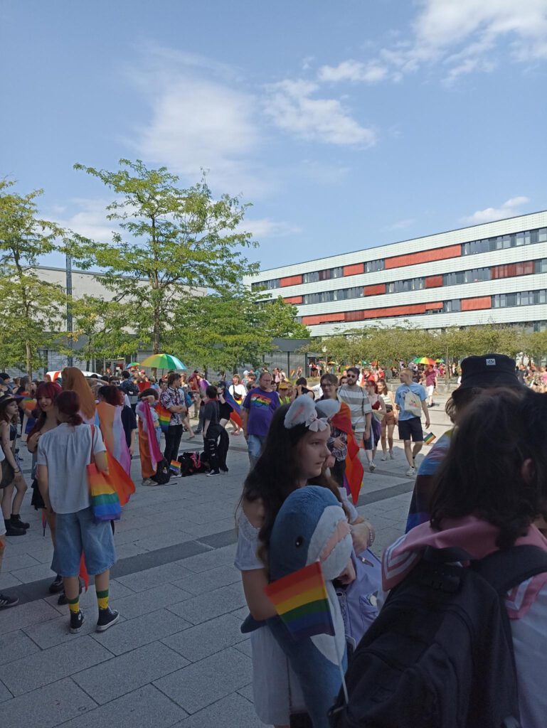 Demopause vor Büroblock