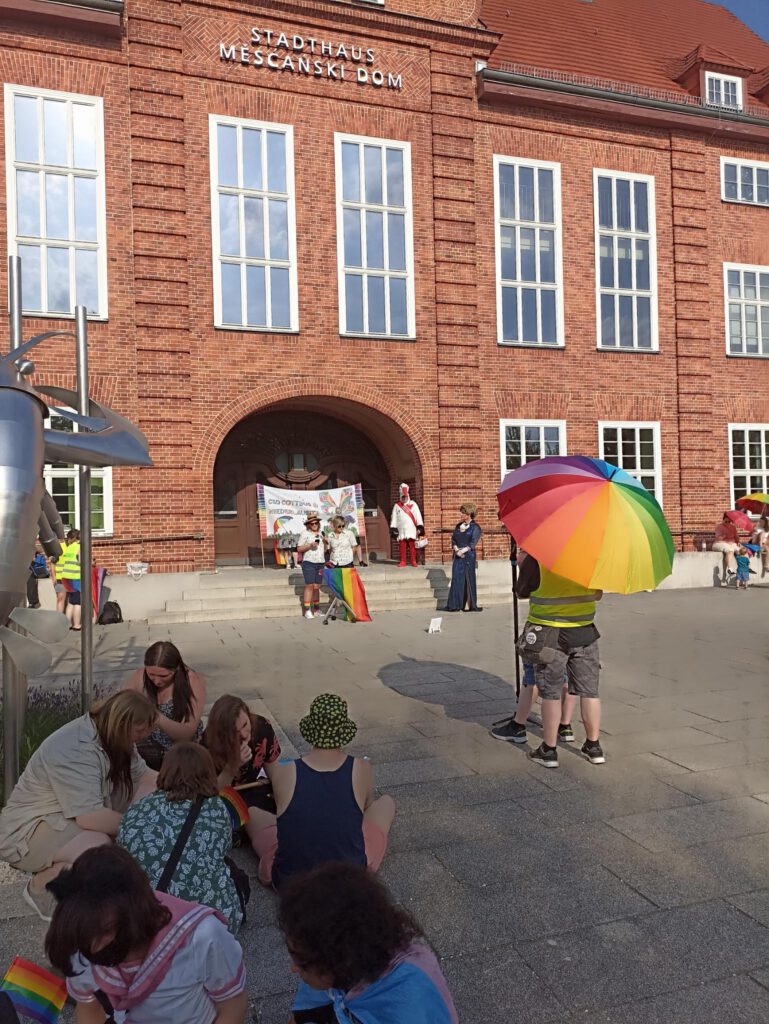 Rede am am Stadthaus aus Rotem Ziegelstein.